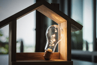 Embora pareçam inofensivas, quedas rápidas de energia também podem danificar eletrodomésticos e aparelhos eletrônicos