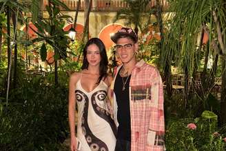 Evellin Nicomedes e Carrascal posam juntos pela primeira vez