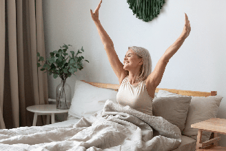 Levantar da cama parece simples, mas, dependendo da maneira, pode provocar desconforto e exigir esforço desnecessário da coluna