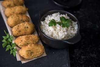 bolinho de arroz com queijo.