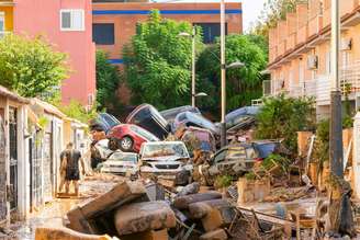 Consequências da tempestade que atingiu a região de Valência, na Espanha, em 2024: em um cenário em constante mudança, seja no clima, na geopolítica ou na tecnologia, os parâmetros de décadas anteriores não servem mais, tampouco o planejamento e a gestão clássicos de crises. Vicente Sargues/Shutterstock