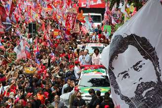 Lula durante campanha no Rio de Janeiro