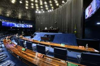 Eleição renova dois terços do Senado e tem disputa embolada em 24 Estados e no DF