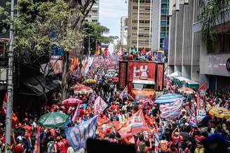 Caminhada de Lula e Haddad na Rua Augusta.