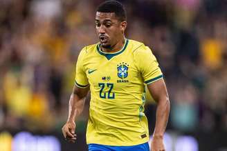 Samuel Lino pela Seleção Brasileira. 