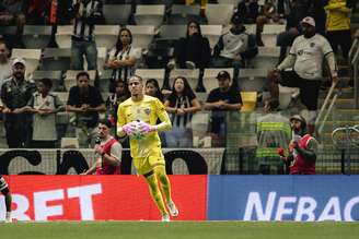 Gabriel Delfim, goleiro do Atlético-MG, durante partida contra o Red Bull Bragantino, pelo jogo atrasado da 21ªrodada do Campeonato Brasileiro de 2026 - 