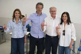 O vice-presidente Geraldo Alckmin acompanhou Haddad na votação em São Paulo na manhã deste domingo