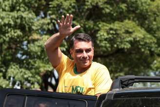 Flávio Bolsonaro (PL) em um dos últimos eventos de campanha antes do 1º turno, neste sábado, 3, no interior de São Paulo
