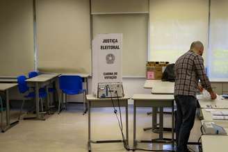 Eleição 2026: Neste domingo (4), cerca de 158 milhões de eleitores brasileiros vão às urnas para escolher deputados federais, estaduais (ou distritais), senadores, governadores e o presidente da República. 