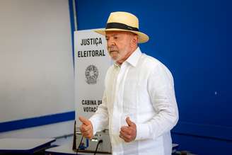 O presidente Luiz Inácio Lula da Silva vota na Escola Estadual Dr. João Firmino Correia de Araújo, em São Bernardo do Campo no ABC Paulista, na manhã deste domingo, 4 de outubro de 2026, no primeiro turno das eleições.