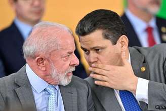 Para historiador, Lula não deve contar com mais nenhum 'presente' do Senado
