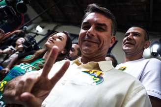 Flávio Bolsonaro celebrou vantagem contra Lula
