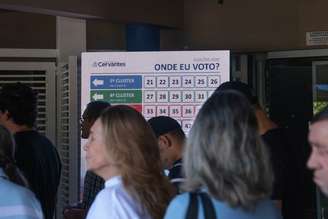 Cenas gerais do início da votação no Colégio Miguel de Cervantes, na zona sul de São Paulo. Foto Tiago Queiroz/Estadão