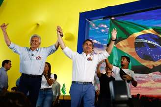 O senador e candidato à Presidência da República pelo PL, Flávio Bolsonaro, participa nesta terça-feira (6), em Goiânia (GO), de encontro com o ex-presidenciável Ronaldo Caiado (PSD) e o governador de Goiás, Daniel Vilela (MDB)