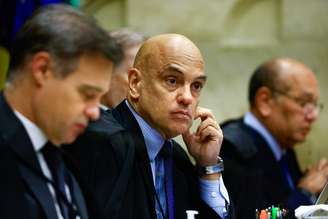 Ministro Alexandre de Moraes proibiu em julho visitas de Flávio Bolsonaro ao pai, em prisão domiciliar.
