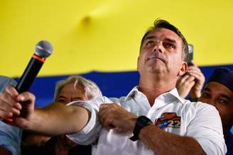 O senador e candidato à Presidência da República pelo PL, Flávio Bolsonaro, participou, em Goiânia (GO), de encontro com o ex-presidenciável Ronaldo Caiado (PSD)