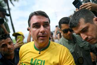 Flávio Bolsonaro durante ato de campanha no Rio de Janeiro