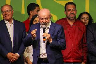 Lula (PT) discursa após disputa do primeiro turno das eleições presidenciais