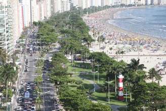 Plantio de árvores pretende se contrapor ao avanço da verticalização na orla de Santos, no litoral de São Paulo.