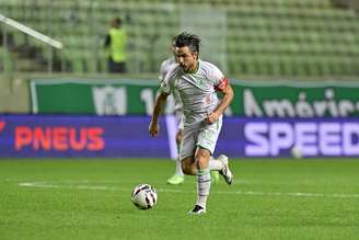 Willian Bigode, atacante do América-MG, durante derrota por 1 a 0 contra o Fortaleza, resultado que rebaixou o clube mineiro para a Série C do Brasileirão - 