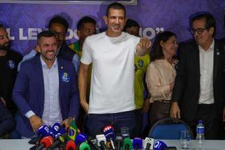 Coletiva com Douglas Ruas, do PL
