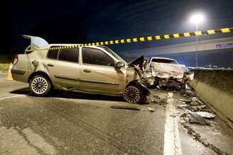 Carro na contra mão na Rodovia Raposo Tavares causa acidente na madrugada e mata duas pessoas FOTÓGRAFO/CRIADOR JB Neto/Estadão