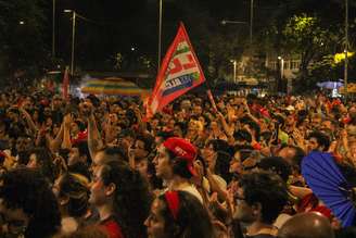 Estudantes fazem manifestação em São Paulo a favor da reeleição de Lula (PT) nesta quinta-feira, 8