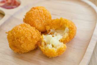 Bolinho de queijo na airfryer.