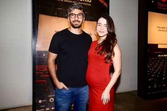 Hugo Moura e Maria Clara Senra revelam gravidez em festival no RJ