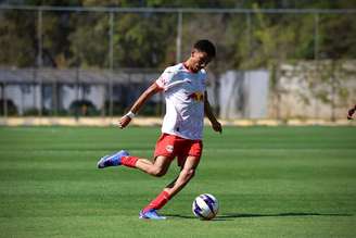 Na foto, Caio Simões, jogador do time sub-15 do Red Bull Bragantino. 