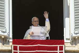 Papa saúda fiéis durante Angelus dominical, no Vaticano