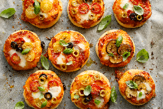 Minipizza colorida de legumes