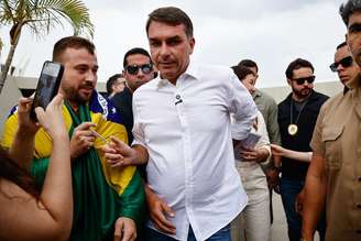 Decisão pede remoção de conteúdo divulgado por Flávio Bolsonaro.