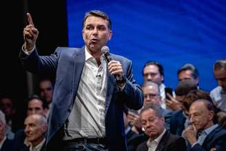 O senador e candidato a Presidência da República Flávio Bolsonaro participa do Grande encontro do associativismo no Clube Monte Líbano