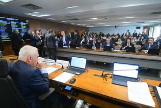 Comissão de Constituição e Justiça do Senado discute a constitucionalidade, a juridicidade e o mérito das propostas legislativas.
