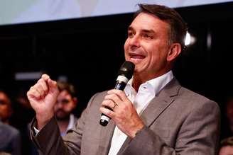 Flávio Bolsonaro nega clima de 'já ganhou' na disputa pelo segundo turno