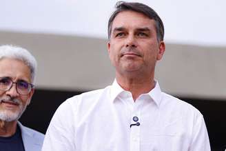 O Candidato à presidência Flávio Bolsonaro visita o pai em prisão domiciliar