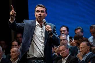 Flávio Bolsonaro em evento de campanha em São Paulo