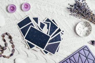 O tarot desta quarta-feira revela oportunidades de crescimento, novos ciclos e vínculos mais fortes