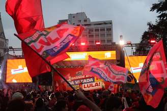 Evento em apoio a Lula (PT) no Largo da Batata, em São Paulo