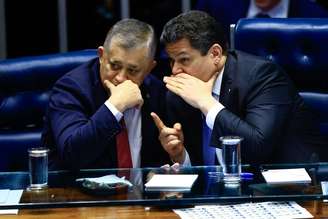 O Senado (na foto, o ministro das Relações Institucionais, José Guimarães, e o presidente da Casa, Davi Alcolumbre) votou nesta quarta-feira, 14, a PEC do fim da escala de trabalho 6x1