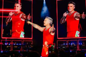 Robbie Williams prova que é o rei do entretenimento em show cheio de hits em São Paulo