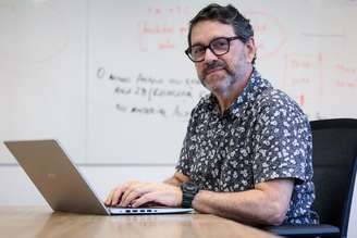 Ronaldo Carrilho, 65, é professor de Física e gerente do Anglo, em São Paulo.
