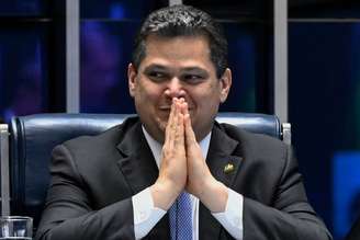 ‘Não falei que ia dar certo?’, diz Alcolumbre a Camilo Santana sobre aprovação do fim da 6x1