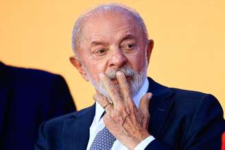 Atual presidente Lula disputa a reeleição com Flávio Bolsonaro (PL).