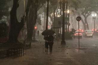 Pasta reforça a importância de acompanhar os avisos meteorológicos e adotar medidas preventivas.