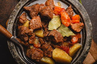 Carne de panela com batata e cenoura