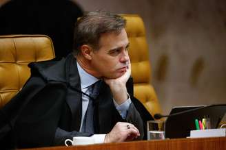 O ministro André Mendonça proibiu campanha de Lula de dizer que Flávio Bolsonaro é contra o fim da escala 6x1