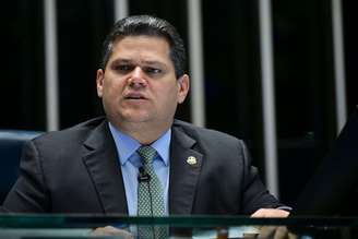 Diante do impasse entre oposição, governo e uma ala do PT, a discussão da PEC foi interrompida
