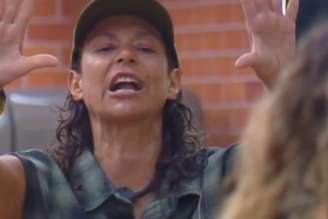 Giovanna Gold briga com Darlin e Ariela por causa de leite